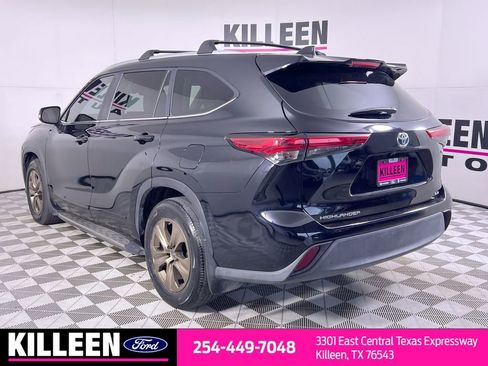 Used 2023 Toyota Highlander Bronze Edition image 6