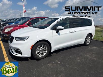 Used 2023 Chrysler Pacifica Touring-L