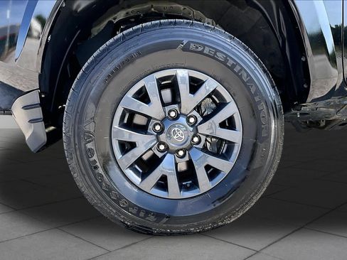 Used 2023 Toyota Tacoma SR5 AWD/4WD image 11