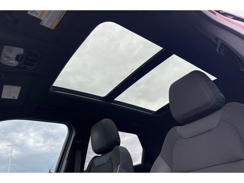 Used 2023 Chevrolet TrailBlazer RS w/ Sun and Liftgate Package FWD image 21