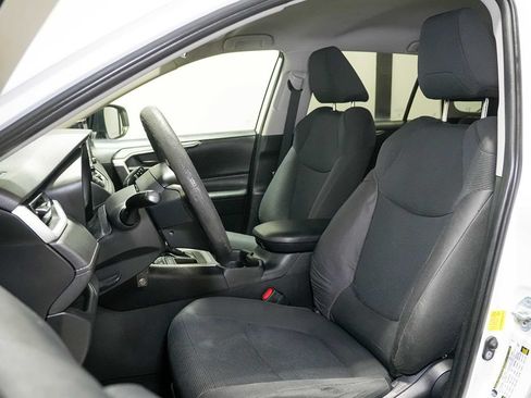 Used 2020 Toyota RAV4 LE FWD image 13