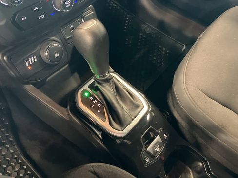 Used 2022 Jeep Renegade Altitude w/ Convenience Group image 15