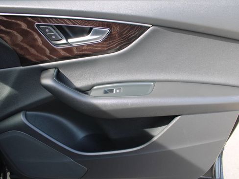 Used 2021 Audi Q8 Premium w/ Black Optic Package image 8