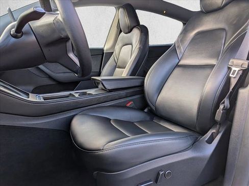 Used 2024 Tesla Model Y Long Range image 17