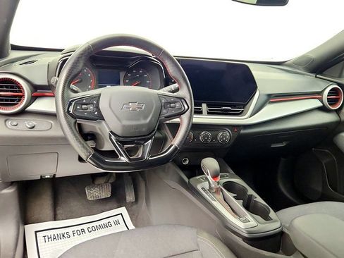 Used 2025 Chevrolet Trax RS FWD image 10