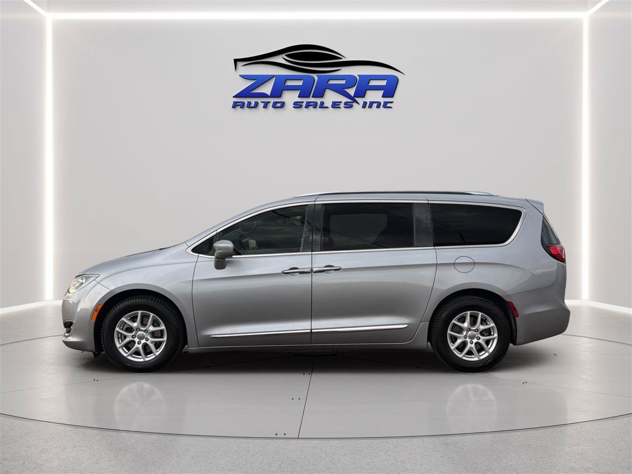 Used 2020 Chrysler Pacifica Touring-L FWD image 4