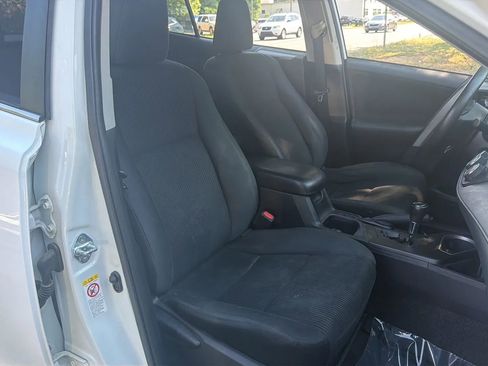 Used 2017 Toyota RAV4 LE AWD/4WD image 29