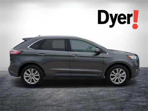 Used 2019 Ford Edge Titanium image 2