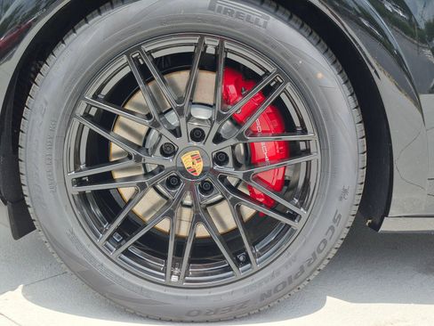 New 2026 Porsche Cayenne GTS AWD/4WD image 28