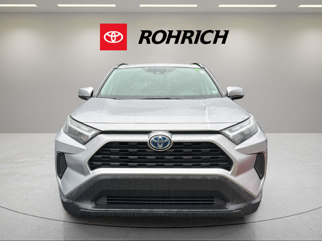 Used 2022 Toyota RAV4 XLE w/ Convenience Package AWD/4WD image 2