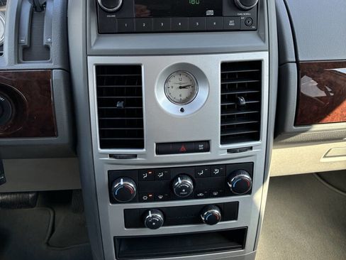 Used 2010 Chrysler Town & Country LX image 14