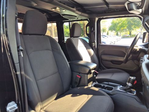 Used 2023 Jeep Wrangler Unlimited w/ Cold Weather Group AWD/4WD image 18