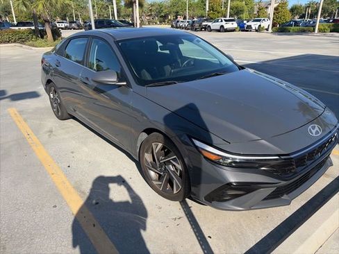 Used 2024 Hyundai Elantra SEL w/ Convenience Package FWD image 2