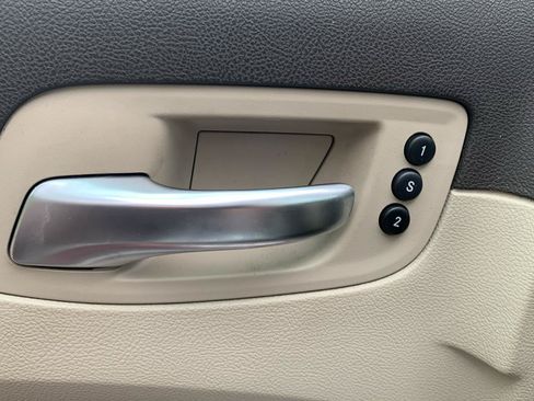 Used 2014 Chrysler 300 C RWD image 23