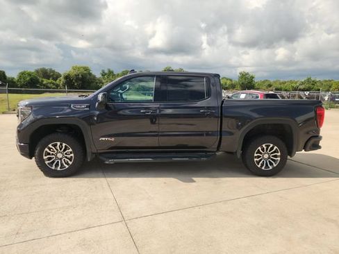 Used 2023 GMC Sierra 1500 AT4 w/ AT4 Premium Package AWD/4WD image 4