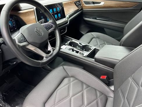 Used 2025 Volkswagen Atlas SE FWD image 10
