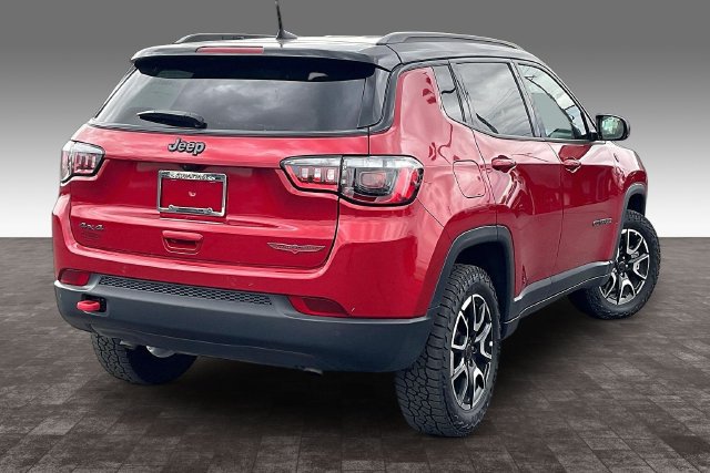 Used 2025 Jeep Compass Trailhawk AWD/4WD image 2