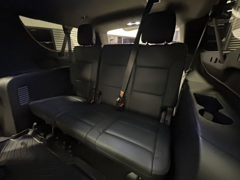 Used 2021 Chevrolet Suburban LT w/ Rear Media and Nav Package image 8