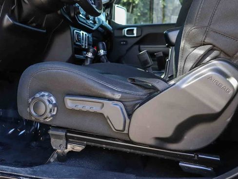 Used 2021 Jeep Wrangler Sport S image 23