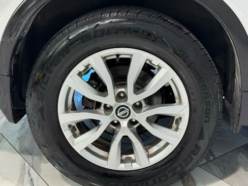 Used 2017 Nissan Rogue SV w/ SV Premium Package image 32