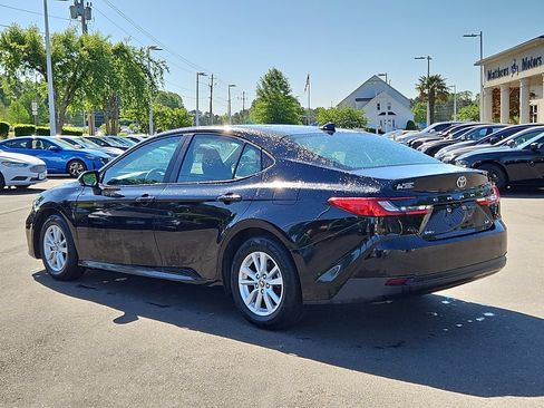 Used 2025 Toyota Camry LE FWD image 5