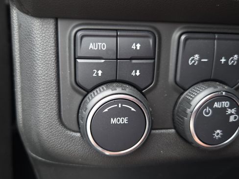 Used 2023 Chevrolet Tahoe Z71 w/ Luxury Package image 27