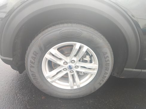 Used 2023 Ford Explorer XLT w/ Equipment Group 202A AWD/4WD image 6