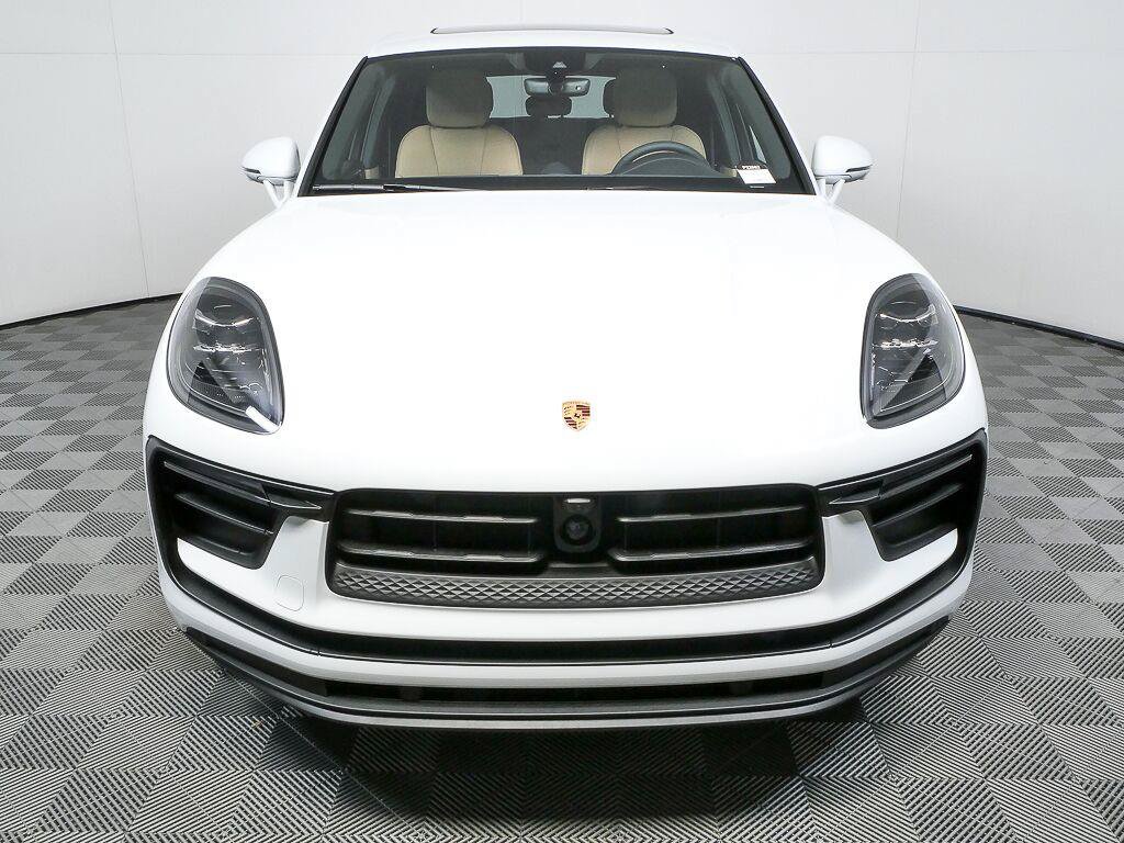 Certified 2026 Porsche Macan AWD/4WD image 34