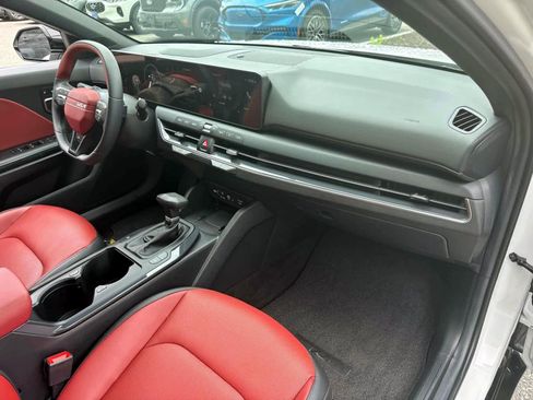 Used 2025 Kia K4 GT-Line w/ GT-Line Premium Package image 9