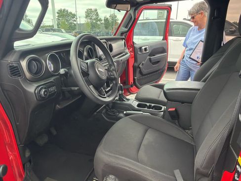 Used 2021 Jeep Wrangler Sport AWD/4WD image 6