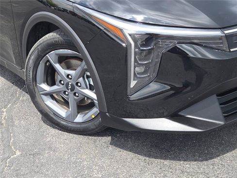 Used 2025 Kia K4 FWD image 3