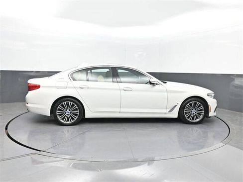 Used 2019 BMW 530e xDrive w/ Convenience Package image 30