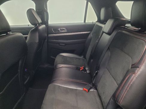 Used 2019 Ford Explorer XLT w/ Equipment Group 202A AWD/4WD image 18