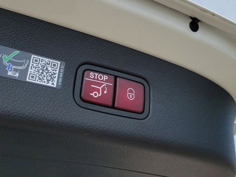 Certified 2026 Mercedes-Benz GLC 300 4MATIC image 6