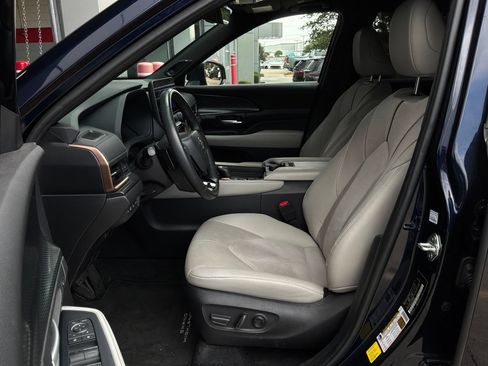 Used 2024 Toyota Grand Highlander AWD Hybrid image 11