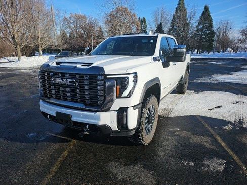 Used 2024 GMC Sierra 3500 Denali Ultimate image 2