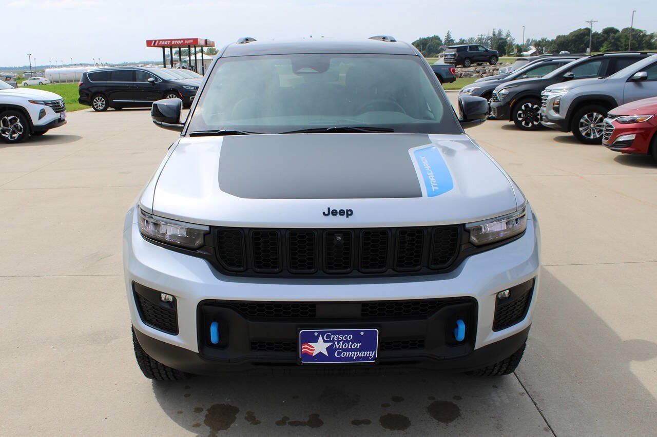 Used 2022 Jeep Grand Cherokee Trailhawk w/ Luxury Tech Group III AWD/4WD image 2