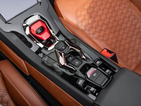 Used 2024 Lamborghini Huracan EVO image 21