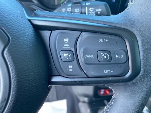 Used 2025 Jeep Wrangler Willys image 15