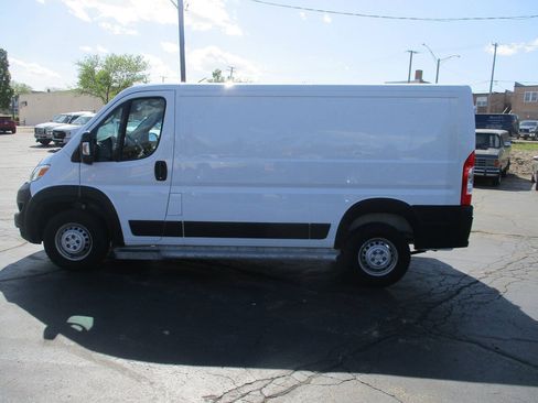 Used 2025 RAM ProMaster 2500 w/ U-Haul Equipment Group FWD image 8