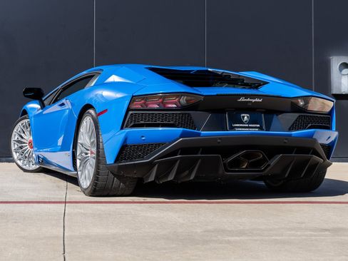 Used 2018 Lamborghini Aventador S image 7