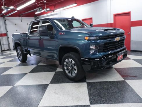 Used 2025 Chevrolet Silverado 2500 Custom w/ Custom Value Package AWD/4WD image 3