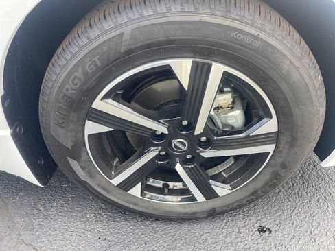 Certified 2025 Nissan Sentra SV w/ Trunk Package image 28