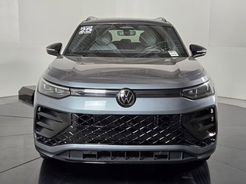 Used 2025 Volkswagen Tiguan SE R-Line AWD/4WD image 8