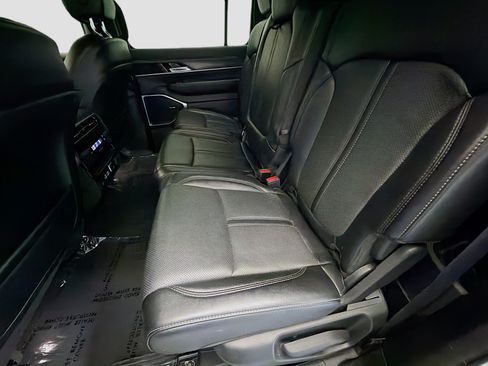 Used 2024 Jeep Wagoneer L Series II RWD image 13