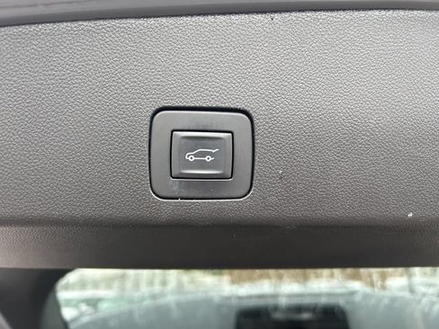 Used 2025 Buick Encore GX Avenir w/ Avenir Technology Package AWD/4WD image 30