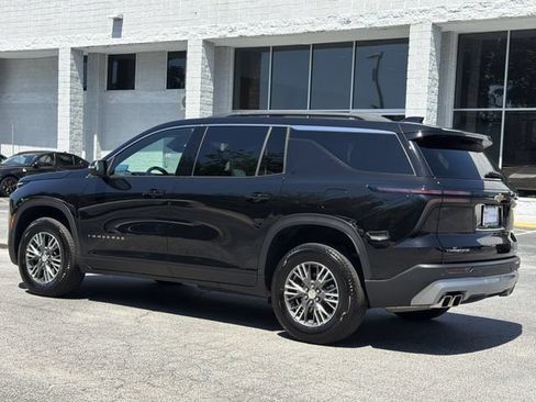 Used 2026 Chevrolet Traverse LT FWD image 3
