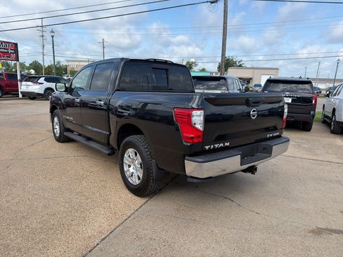 Used 2019 Nissan Titan SV AWD/4WD image 2