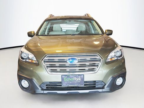 Used 2017 Subaru Outback 2.5i Premium image 2