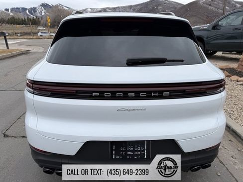 Used 2024 Porsche Cayenne image 5